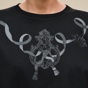 Tシャツ ボクシーフィット 《カルトゥッシュ》